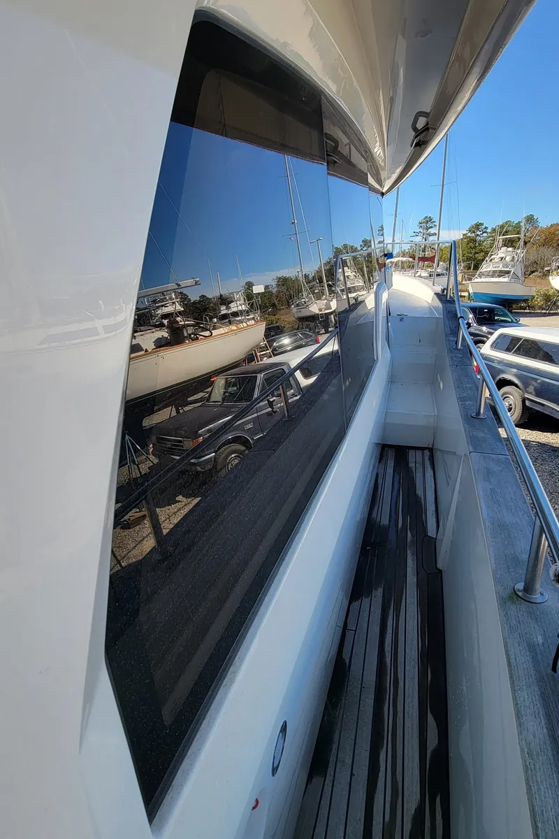 Slide: The Image of Greenline 40 Hybrid 2022 - 75