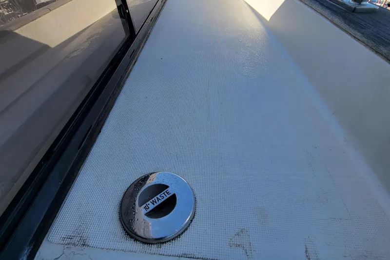 Slide: The Image of Greenline 40 Hybrid 2022 - 77