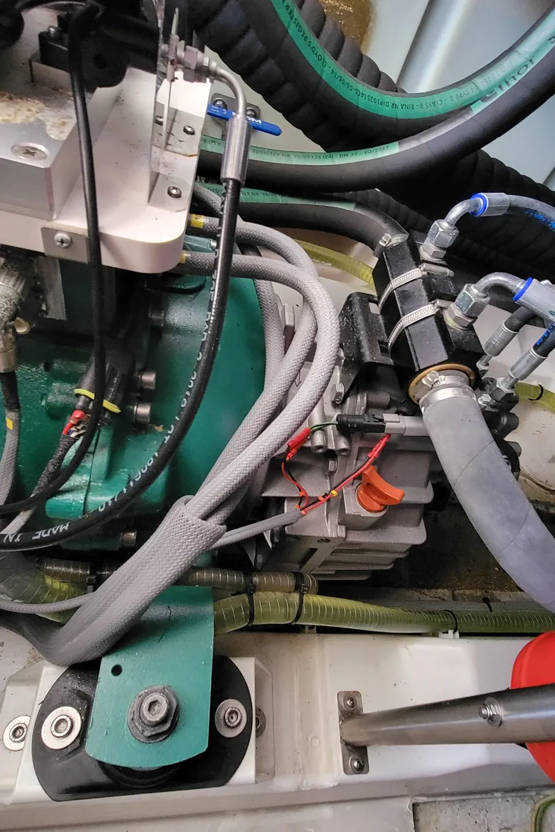 Slide: The Image of Greenline 40 Hybrid 2022 - 86