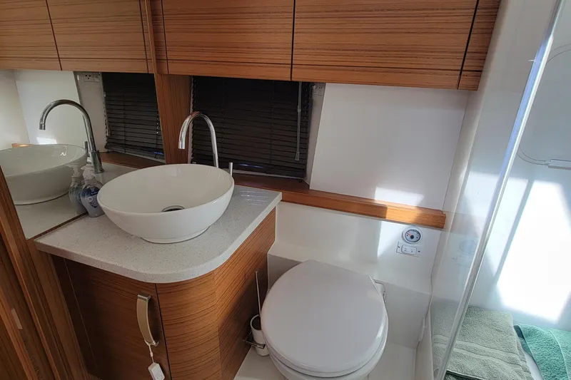 Slide: The Image of Greenline 40 Hybrid 2022 - 95