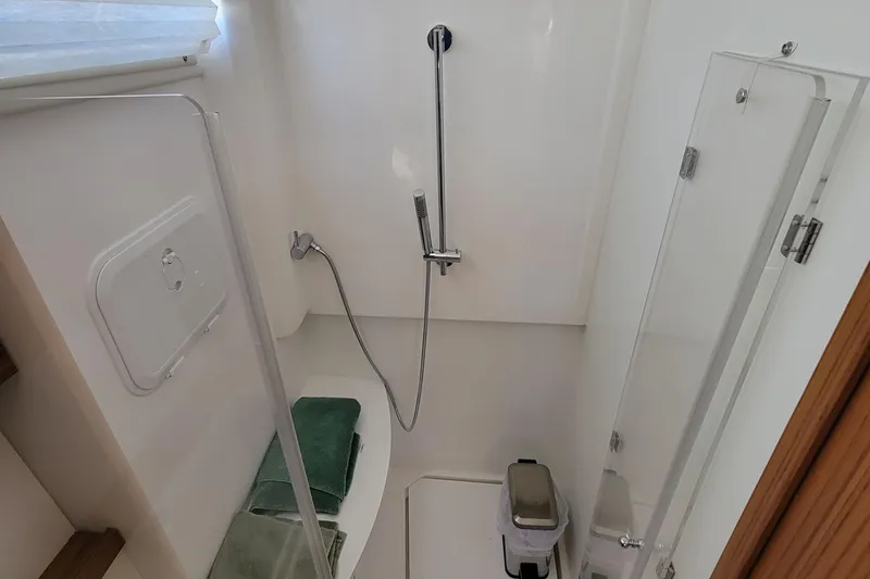 Slide: The Image of Greenline 40 Hybrid 2022 - 96