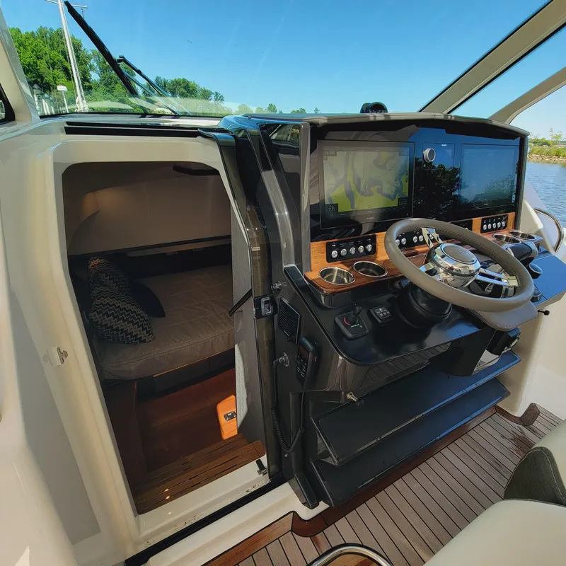 Slide: The Image of Tiara 38 LS 2021 - 55