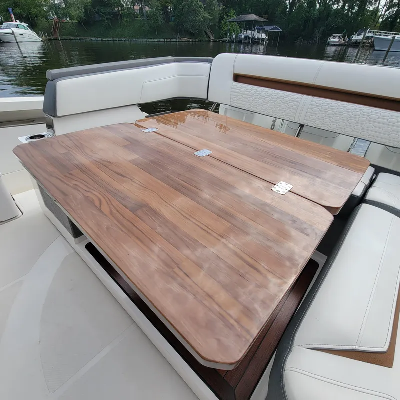 Slide: The Image of Tiara 38 LS 2021 - 86