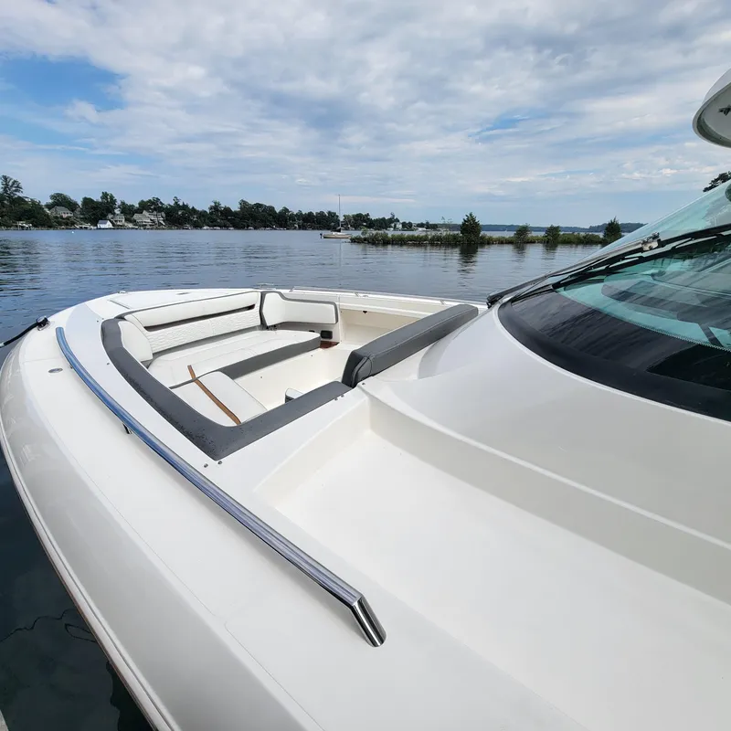 Slide: The Image of Tiara 38 LS 2021 - 90