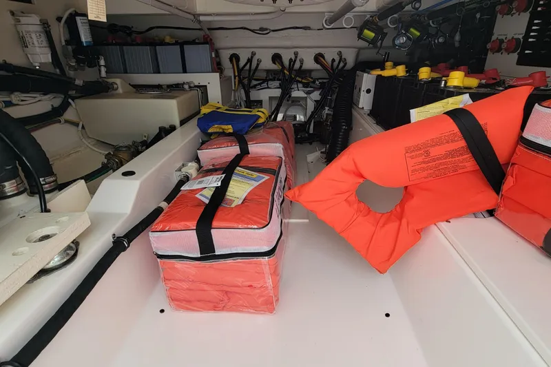 Slide: The Image of Tiara 38 LS 2021 - 92