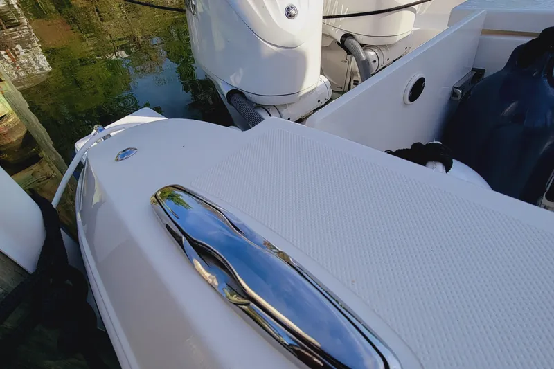 Slide: The Image of Pursuit OS 325 Offshore 2023 - 60