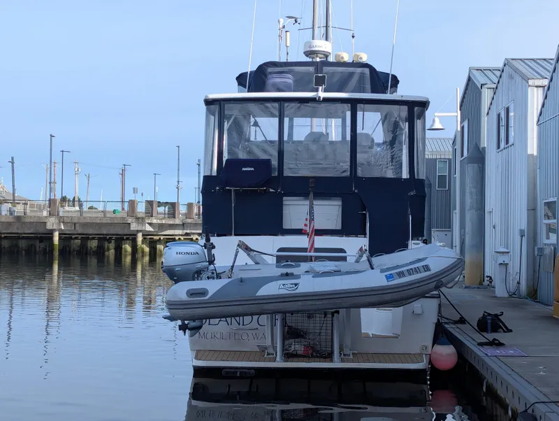 Slide: The Image of Bayliner 4087 Aft Cabin Motoryacht 2002 docked with inflatable boat attached. - 36