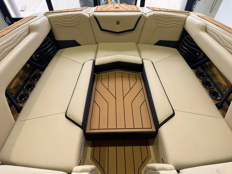 Slide: The Image of Nautique Super Air Nautique G25 2025 - 17