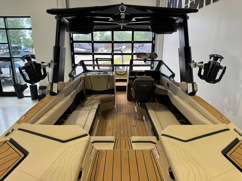 Slide: The Image of Nautique Super Air Nautique G25 2025 - 9