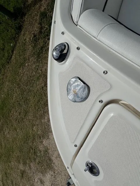 Slide: The Image of 2014 Sea Ray 220 SD Outboard boat deck with seating and fixtures. - 7