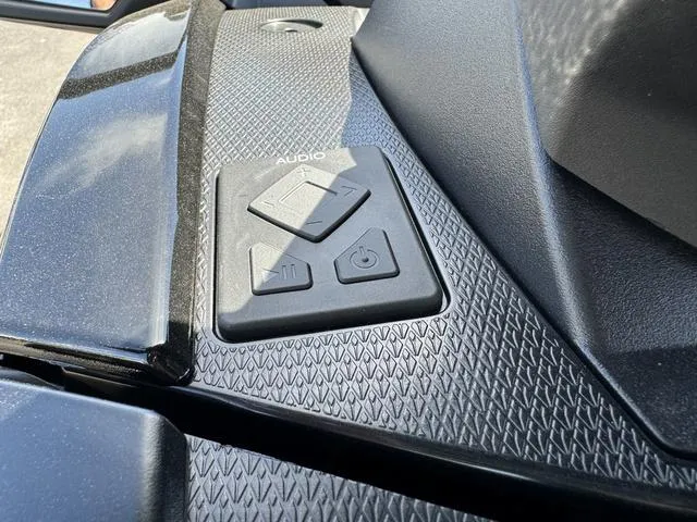 Slide: The Image of Yamaha VX® Deluxe with Audio 2024 - 12