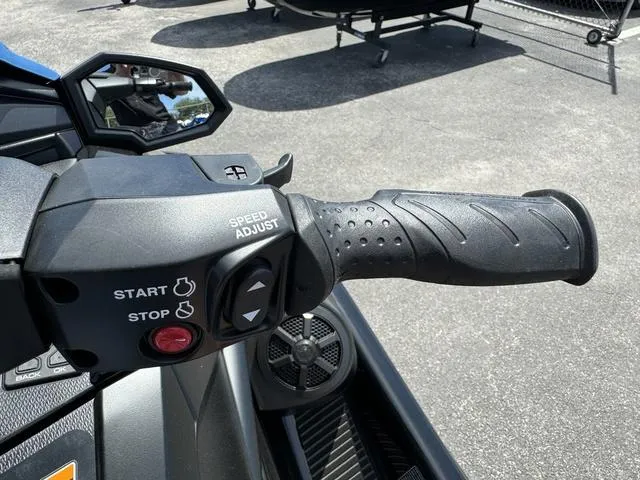 Slide: The Image of Yamaha VX® Deluxe with Audio 2024 - 14