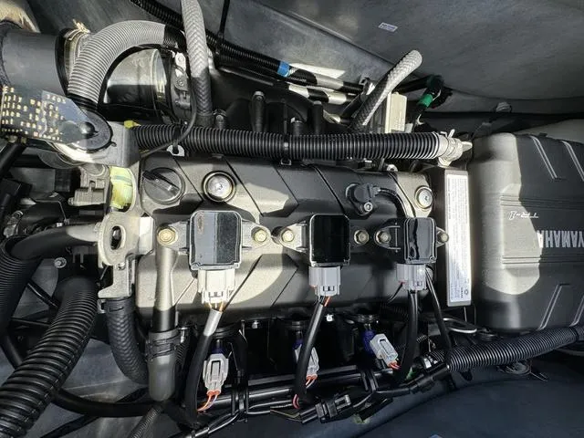 Slide: The Image of Yamaha VX® Deluxe with Audio 2024 - 16