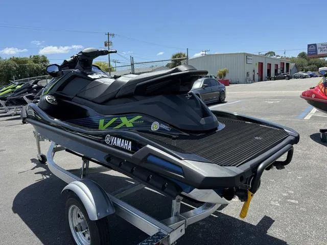 Slide: The Image of Yamaha VX® Deluxe with Audio 2024 - 6