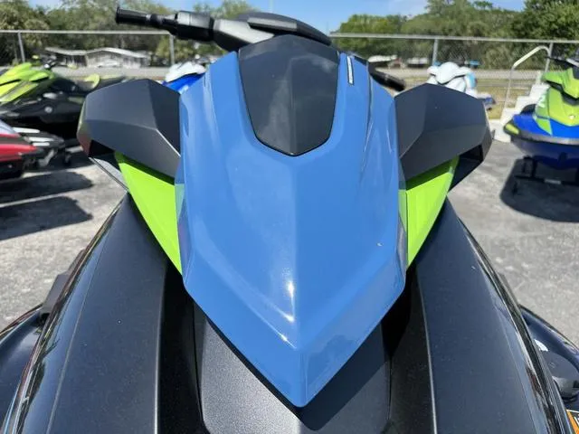 Slide: The Image of Yamaha VX® Deluxe with Audio 2024 - 9