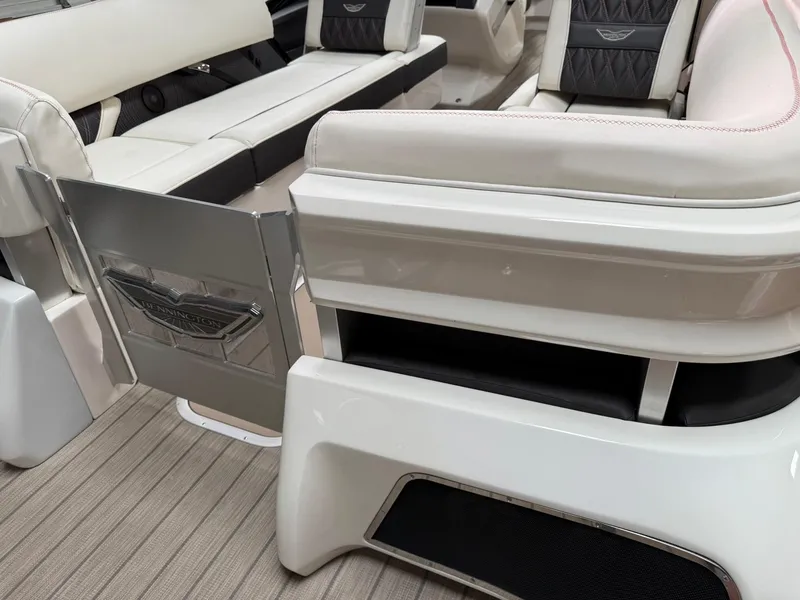Slide: The Image of Luxury seating on a 2019 Bennington 25 QX Sport boat, featuring elegant design and premium materials. - 12