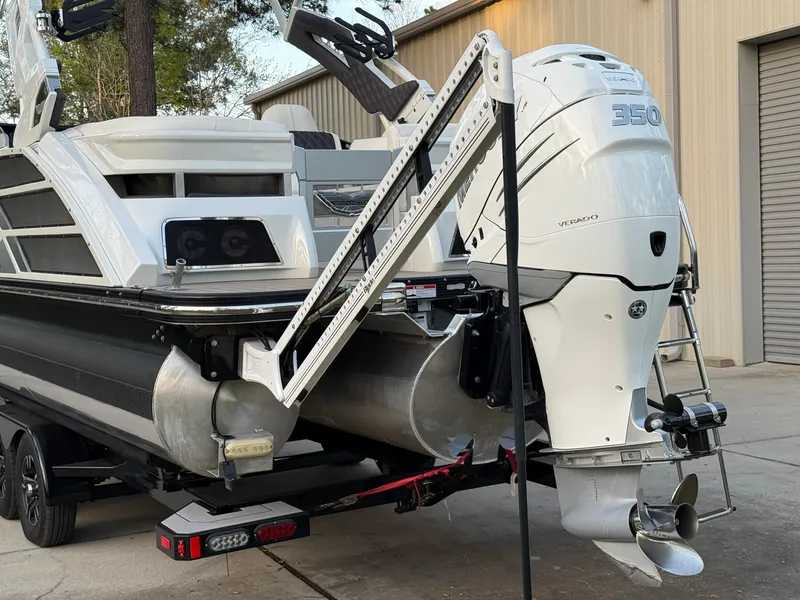 Slide: The Image of 2019 Bennington 25 QX Sport boat with powerful outboard motor on trailer. - 8
