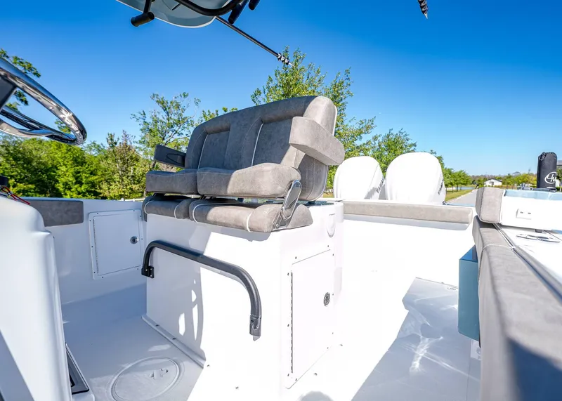 Slide: The Image of Sea Hunt Gamefish 27 Forward Seating 2025 - 30