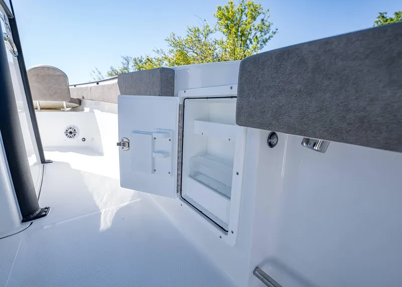 Slide: The Image of Sea Hunt Gamefish 27 Forward Seating 2025 - 43