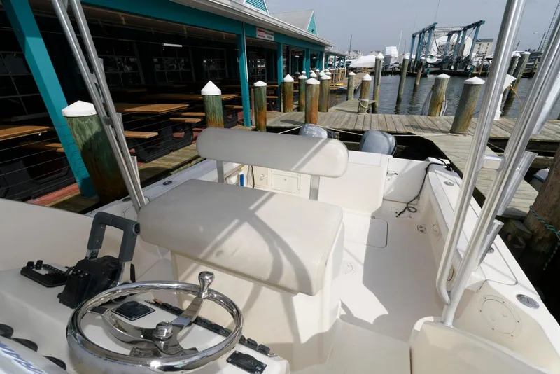 Slide: The Image of 2000 Pursuit 3070 Offshore Center Console boat docked at marina. - 11