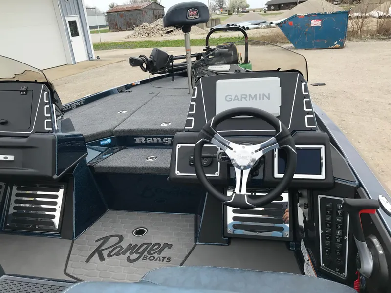 Slide: The Image of 2025 Ranger Z519 Garmin Ranger Cup Equipped boat with cushioned seating and spacious deck. - 13