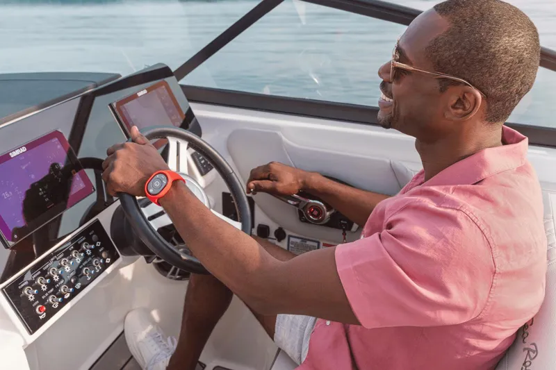 Slide: The Image of Sea Ray SDX 270 Outboard 2025 - 34