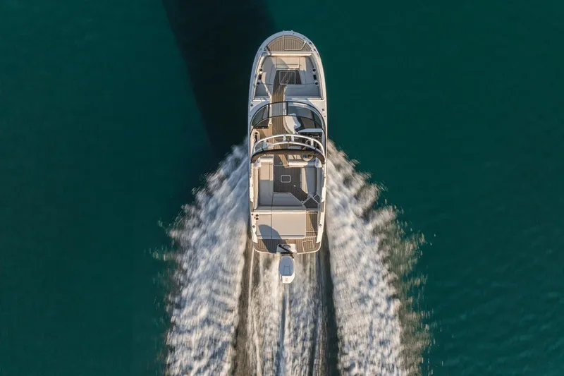 Slide: The Image of Sea Ray SDX 270 Outboard 2025 - 4