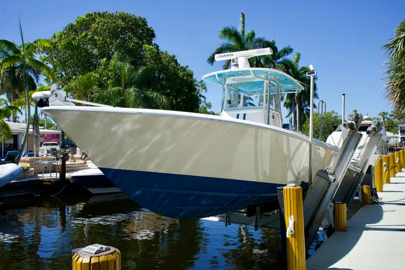 Slide: The Image of Contender 32 MH3 - Profile on Lift - 1