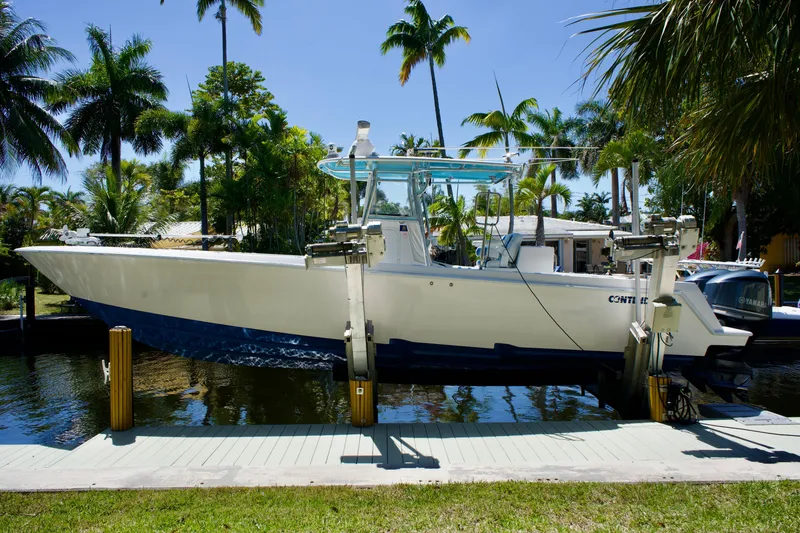 Slide: The Image of Contender 32 MH3 - Profile on lift - 29