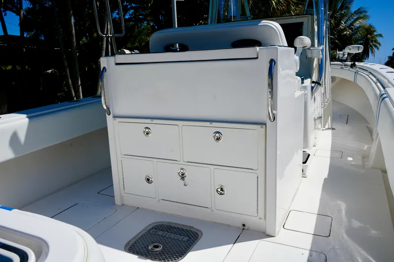 Slide: The Image of Contender 32 MH3 - Tackle Center - 5