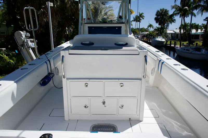 Slide: The Image of Contender 32 MH3 - Tackle Center - 6