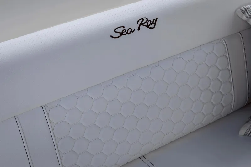 Slide: The Image of Sea Ray 320 Sundancer 2025 - 16