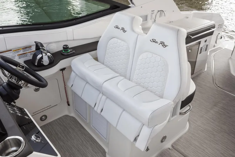 Slide: The Image of Sea Ray 320 Sundancer 2025 - 17