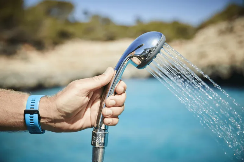 Slide: The Image of Sea Ray 320 Sundancer 2025 - 41