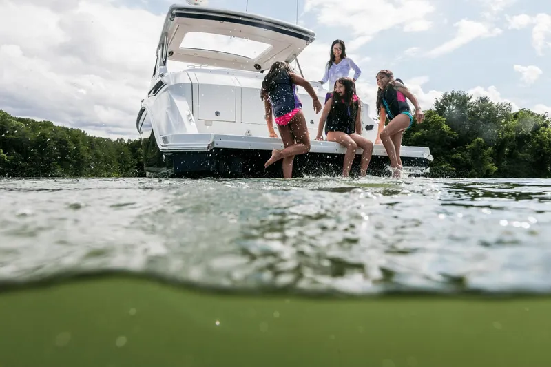 Slide: The Image of Sea Ray 320 Sundancer 2025 - 52