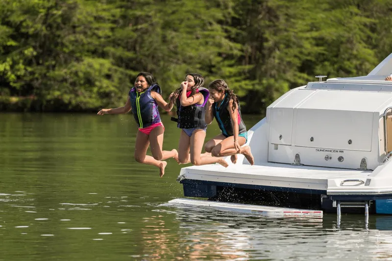 Slide: The Image of Sea Ray 320 Sundancer 2025 - 56