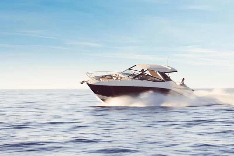 Slide: The Image of Sea Ray 320 Sundancer 2025 - 62