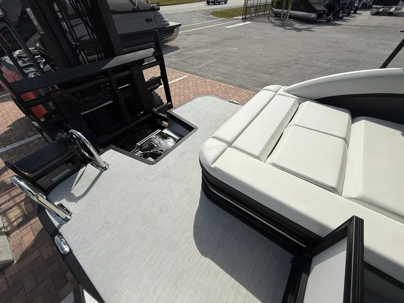 Slide: The Image of 2025 Bennington 26 MSB boat with spacious seating and modern design. - 3