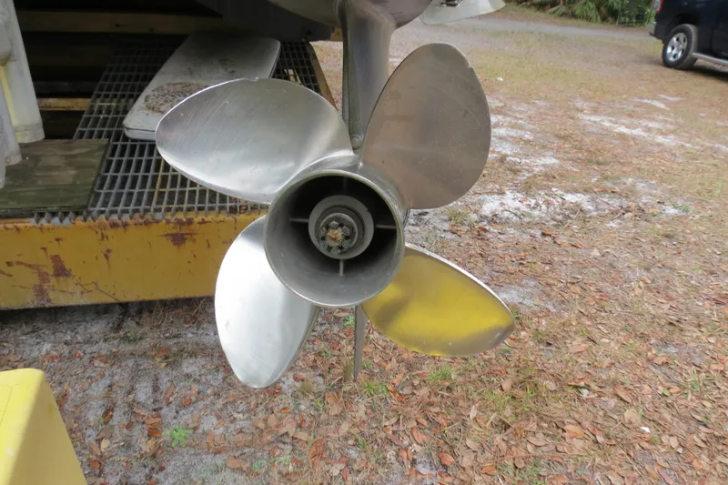 Slide: The Image of Propeller of 2004 Baha Cruisers 290 King Kat boat on dry land. - 5