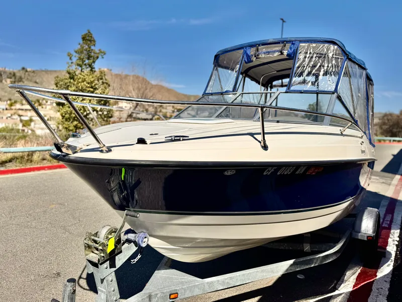 Slide: The Image of 2007 Bayliner 192 Cuddy Discovery boat on trailer, parked on roadside. - 3