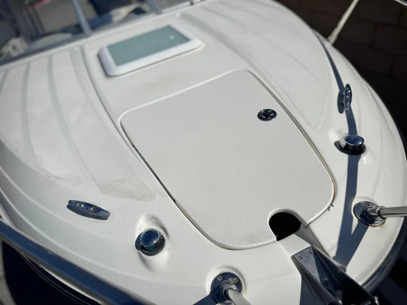 Slide: The Image of 2007 Bayliner 192 Cuddy Discovery boat deck with hatch and fittings. - 8