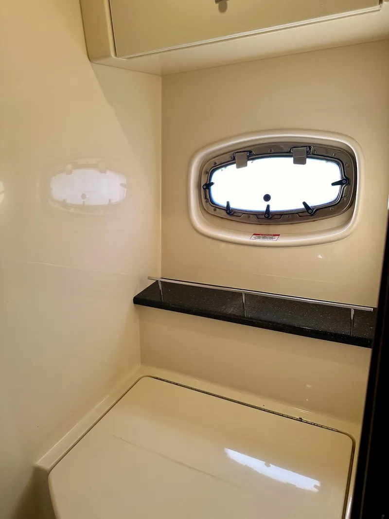 Slide: The Image of Sea Ray 4300 Sundancer 2009 - 27