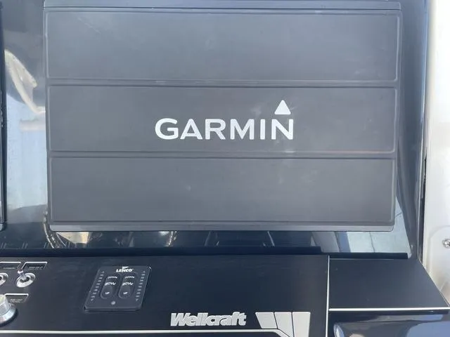Slide: The Image of Garmin display on 2023 Wellcraft 352 Fisherman boat dashboard. - 19