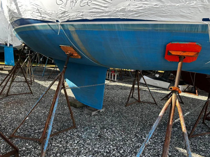 Slide: The Image of Catalina 28 MkII 1997 sailboat on stands, hull view, gravel ground. - 8