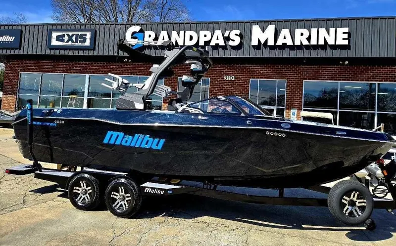 The Image of 2025 Malibu Wakesetter 25 LSV boat at Grandpa's Marine dealership. - 1