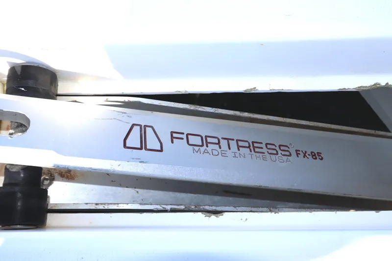 Slide: The Image of Fortress FX-85 anchor on Lagoon 450 F, 2017 model, made in the USA. - 18