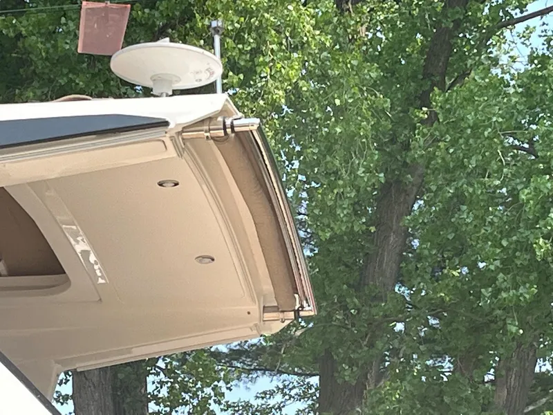 Slide: The Image of Sea Ray Sundancer 350 2018 - 50