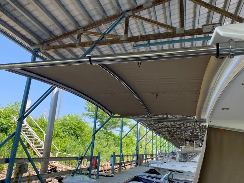 Slide: The Image of Sea Ray Sundancer 350 2018 - 51