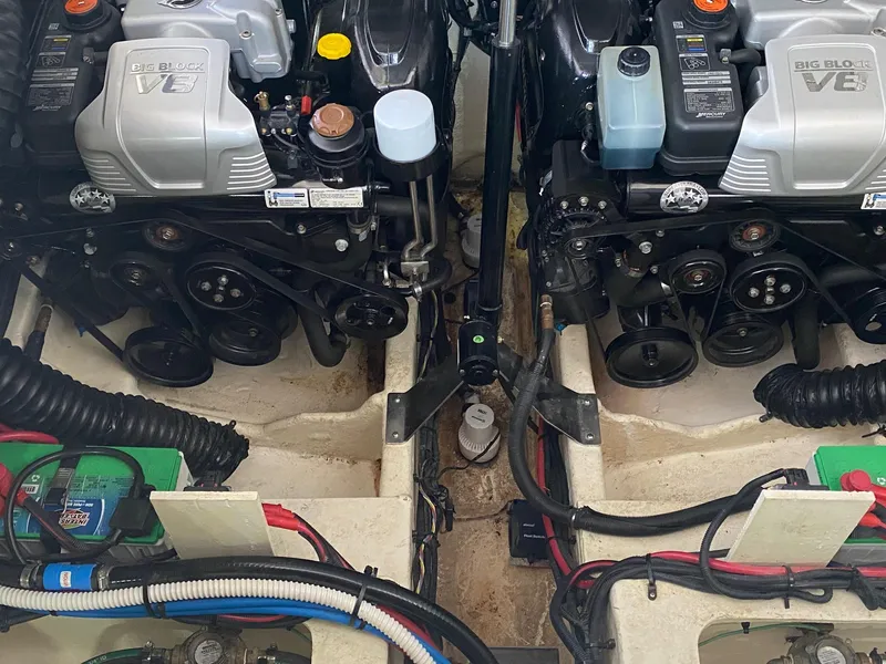 Slide: The Image of Sea Ray Sundancer 350 2018 - 59