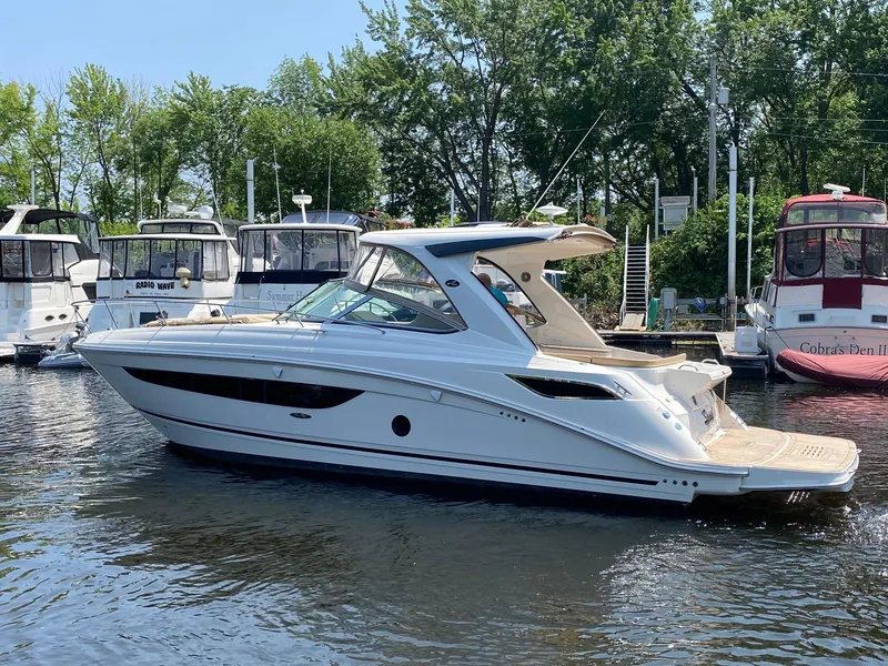 Slide: The Image of Sea Ray Sundancer 350 2018 - 66
